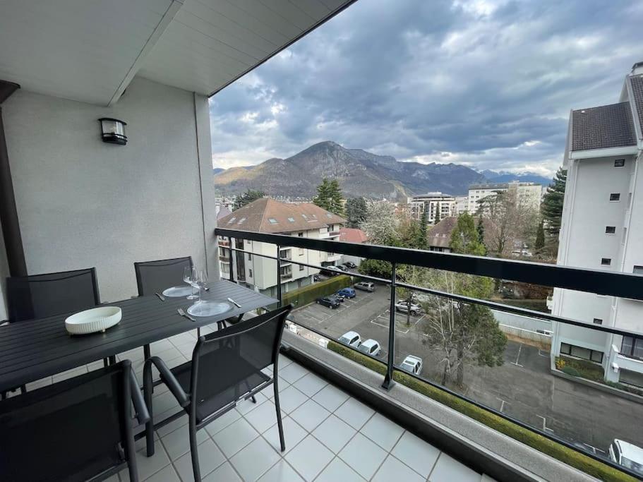 Le Mont-Veyrier, Parking Et Vue Lejlighed Annecy Eksteriør billede
